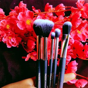 Faces Canada Brush Set