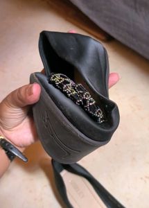 Elegant Black Flats with Bow Embellishment