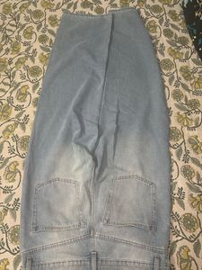 Light Wash Relaxed Fit Jeans