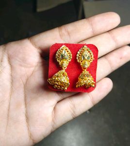 Elegant Gold Tone Earring Set