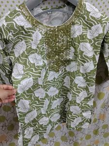 Green Leaf Print short Kurta with Embellished Neck