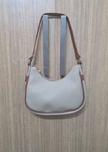 Perfect for Fall: Beige and Brown Bag