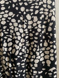 Stylish Black &amp; White Patterned Leggings