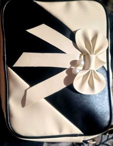 Women's Elegant Black &amp; White Bow Crossbody Sling