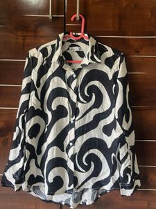 Stylish Black & White Swirl Print Shirt
