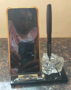 Unique Skull Pen Holder &amp; Phone Stand