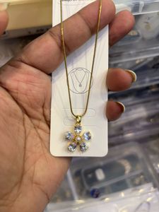 Delicate Flower Pendant Necklace