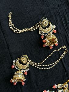 Exquisite Kundan Necklace and Earring Set