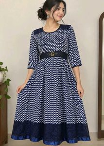 Elegant Navy & White Chevron Print Dress