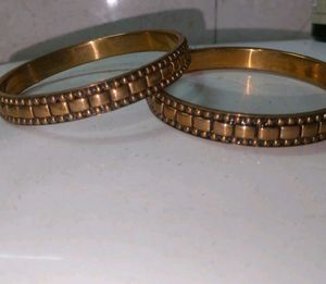 Gold-toned Bangle Set