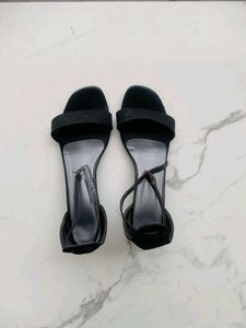 Marc Loire black heels