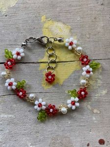 Handmade Beaded Flower Bracelet🍒