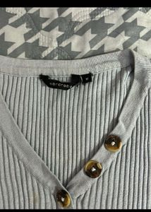 Ribbed V-Neck Button Detail Top
