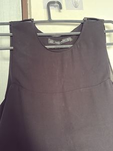 Chic Black Sleeveless Top