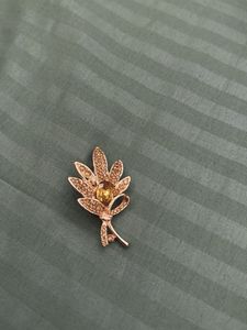 Elegant Floral Brooch Set