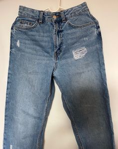 Women’s Blue Distressed Jeans – Size 26