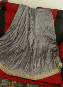 Elegant Embroidered Lehenga Skirt🪞🌝