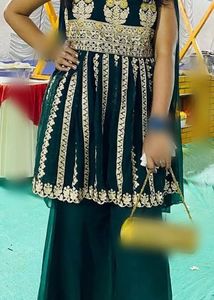 Elegant Green Kurta Set with Intricate Embroidery