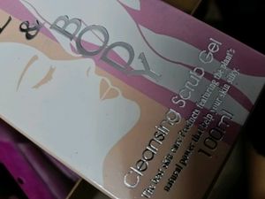 Luxurious Body Cleansing Scrub Gel