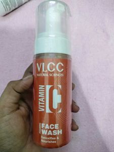 VLCC Vitamin C Face Wash