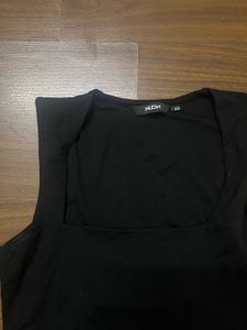 NUON(Westside) Black Square Neck Fitted Top