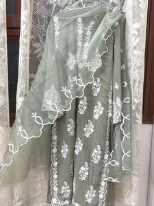 Elegant Pakistani kurta set
