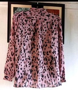 Chic Leopard Print Button-Up Shirt