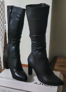 Chic Black Heeled Boots