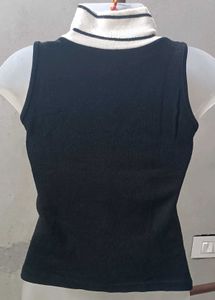 Sleeveless Turtleneck Textured Top