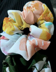 Floral Print Scrunchies Pack of 2
