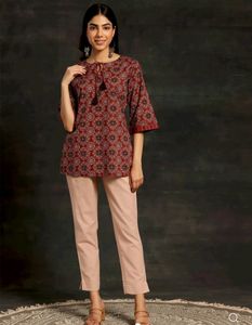 Libas Peach Solid Cotton Straight Fit Trouser