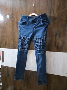 Stylish Blue Denim Jeans with Unique Weave Detail