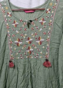 Green Embroidered Ethnic Kurta