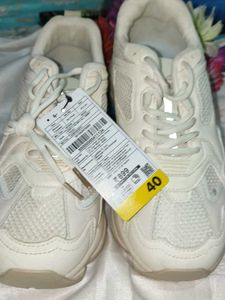 Zudio White Sneakers