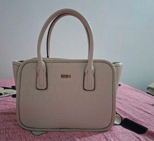 Elegant Textured Handbag