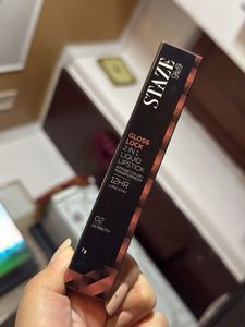 Staze Gloss Lock 2-in-1 Liquid Lipstick