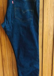 levis navy blue jeans size-32 (slim fit)