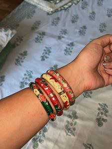 Set of 4 Floral Enamel Bangles