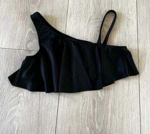 🇳🇿💫🎀Black Ruffle One-Shoulder Bikini Top.