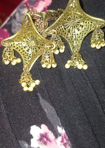 Earing😍