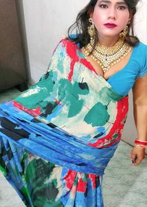 Vibrant Abstract Print Saree with blause atach