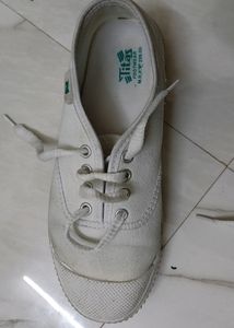 White Sports Shoe.  ( Fixed Price).