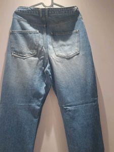Light Wash Ripped Jeans