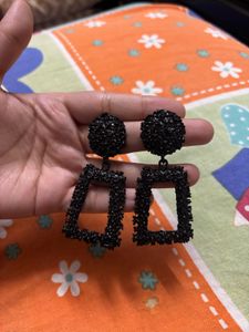 Set of 2 Statement Earrings
