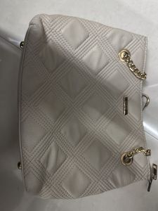 Chic Quilted White Handbag with Gold Chain