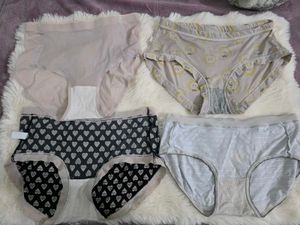 Comfortable Women's Briefs - 4 Pieces
