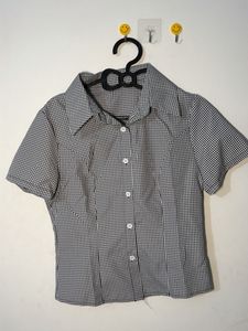 Chic Gingham Button-Up Shirt