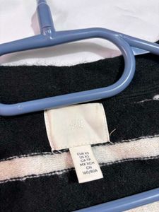 💟Original H&amp;M Striped V-Neck Sweater O