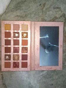 Huda Beauty Nude Palette