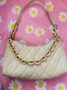 Chic Quilted Shoulder Bag with Chain Detail